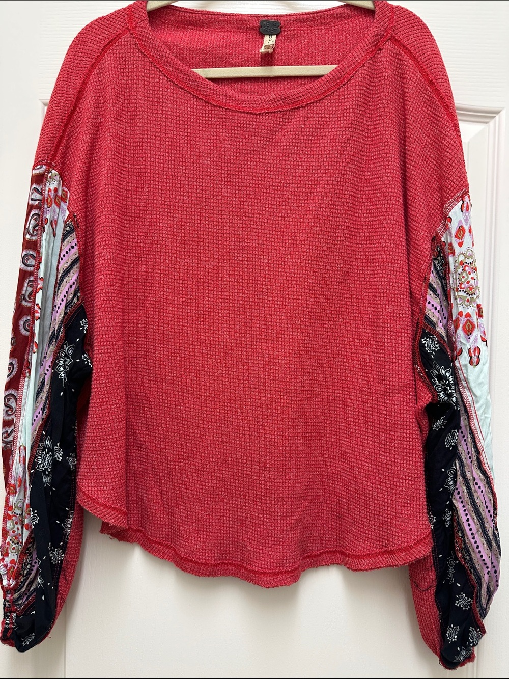 Women’s Red Mixed-Sleeve Lightweight Knit Top - Picture 3 of 6